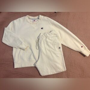 Champion Women's Fleece Crewneck Sweatshirt & High Rise Cropped Sweatpants - Lg